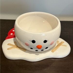 NEW. Melting Snowman Ceramic Soup Bowl with tray.